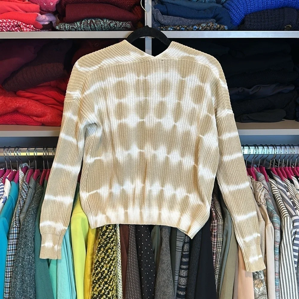 Vintage Freshman tan and white tie dye long sleeve v neck sweater size S​